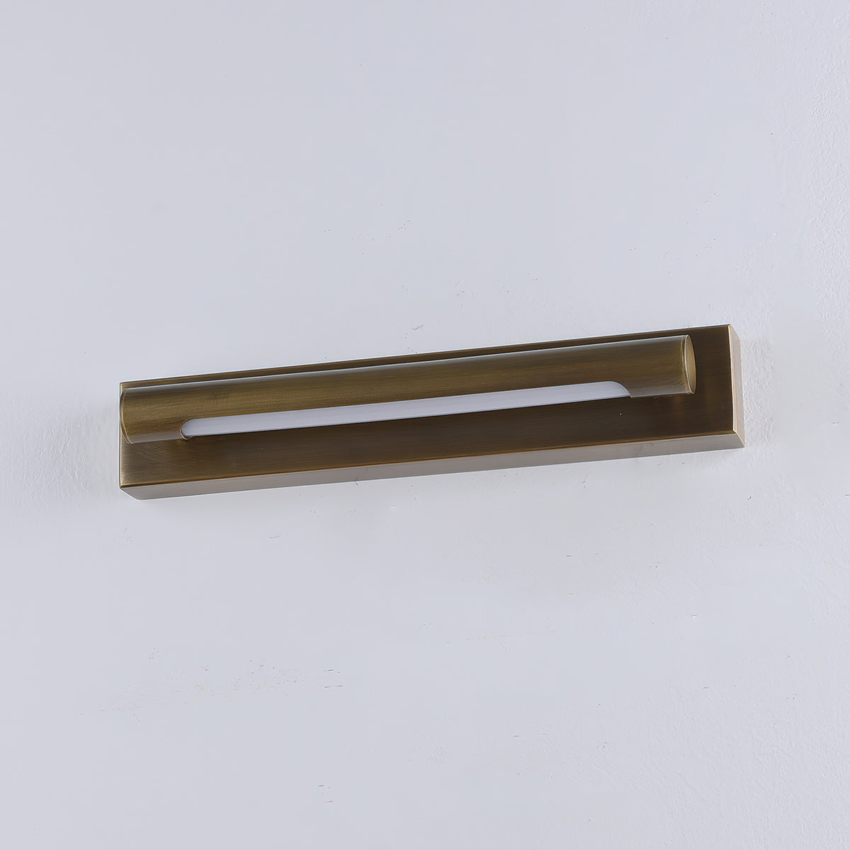 Reed lineaire wandlamp van oud messing