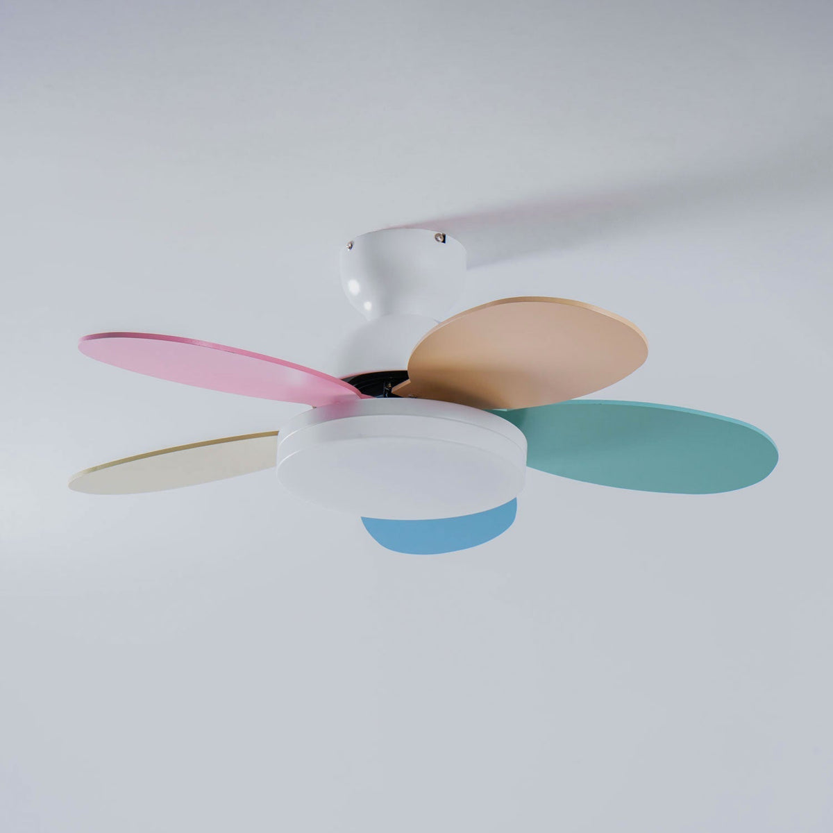 Eireise kleurrijke plafondventilator met lamp voor de kinderkamer