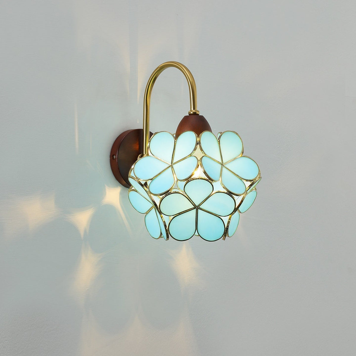 Petals-hout wandlamp
