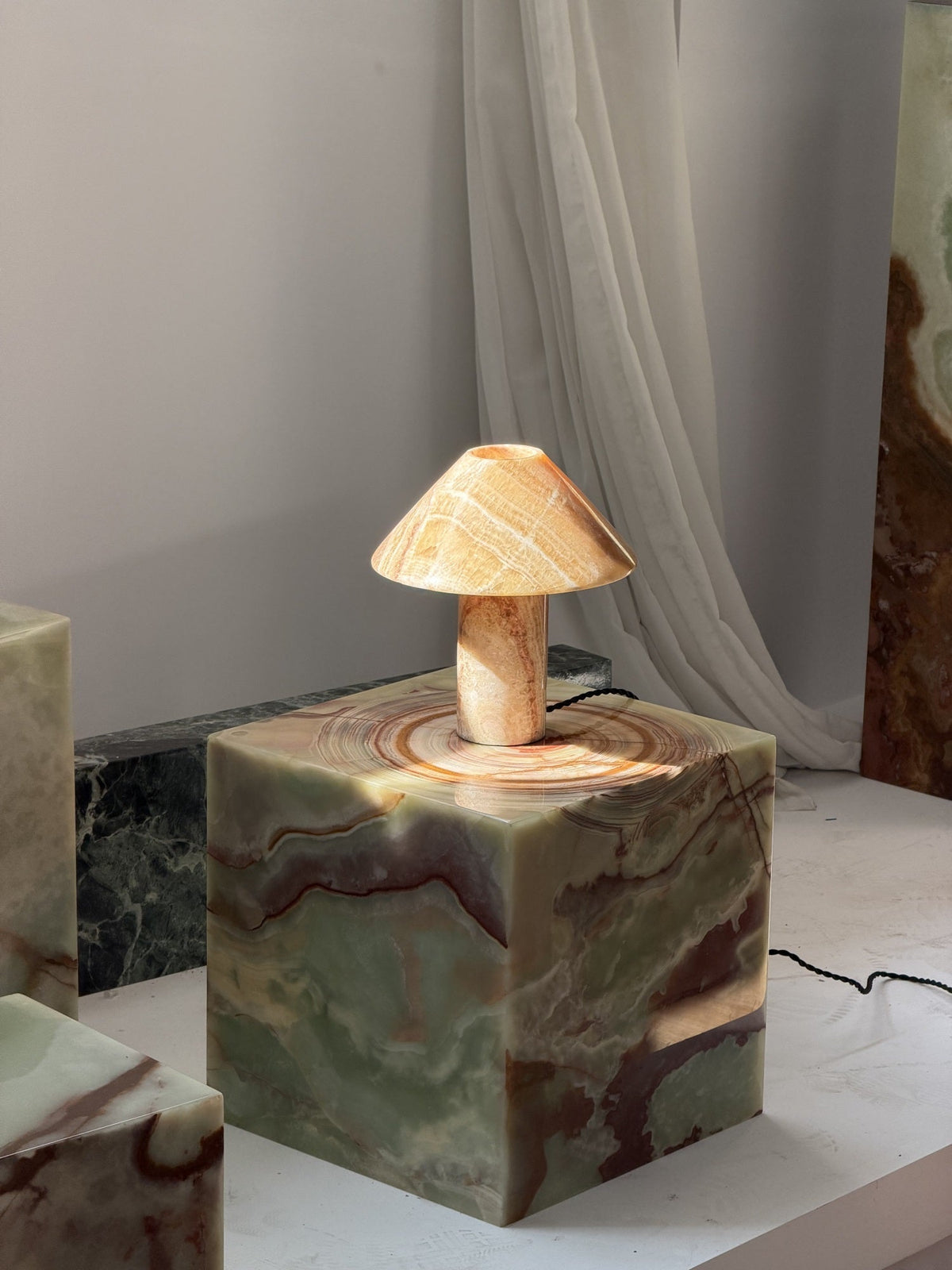 Pillar Stone tafellamp