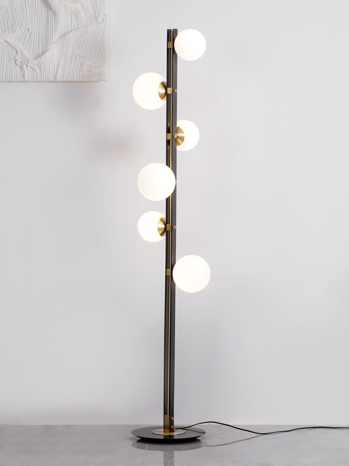 Eireneria elegante vloerlamp met glazen kap