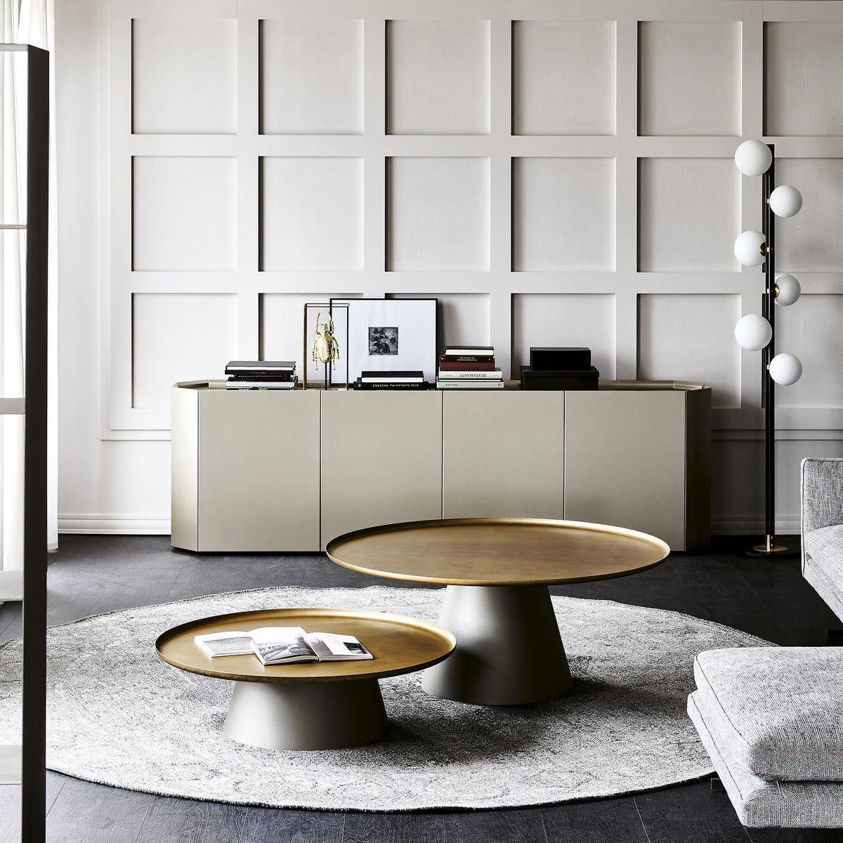 Eireneria elegante vloerlamp met glazen kap