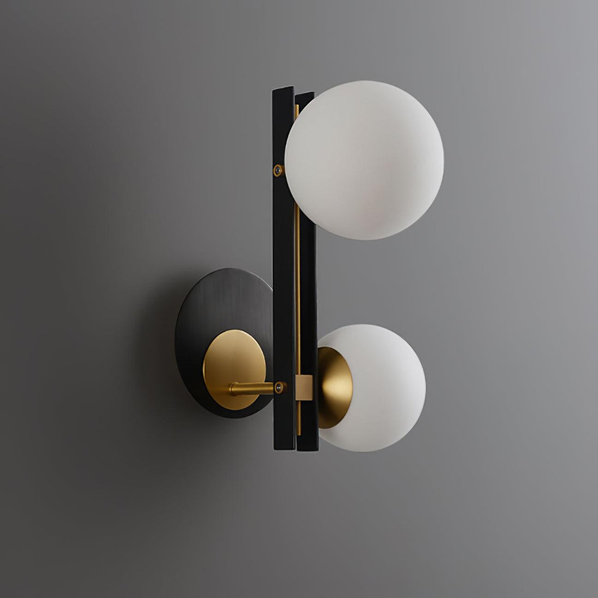 Eiranaria wandlamp met planetaire glazen kap