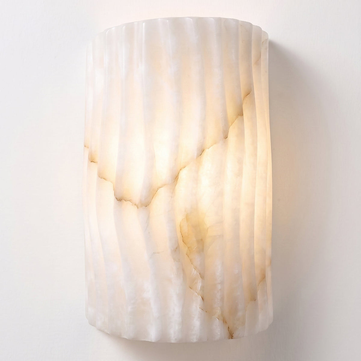 Fluted wandlamp van albast