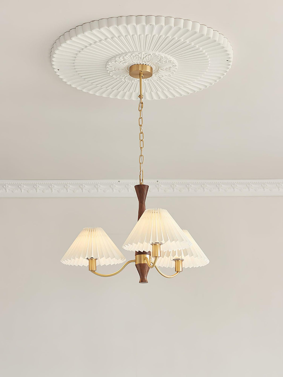 Calivine kroonluchter Pleated met witte lampkappen Mid-Century