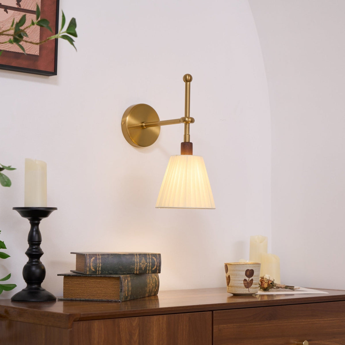 Gairm wandlamp met geplooide stofkap in messing