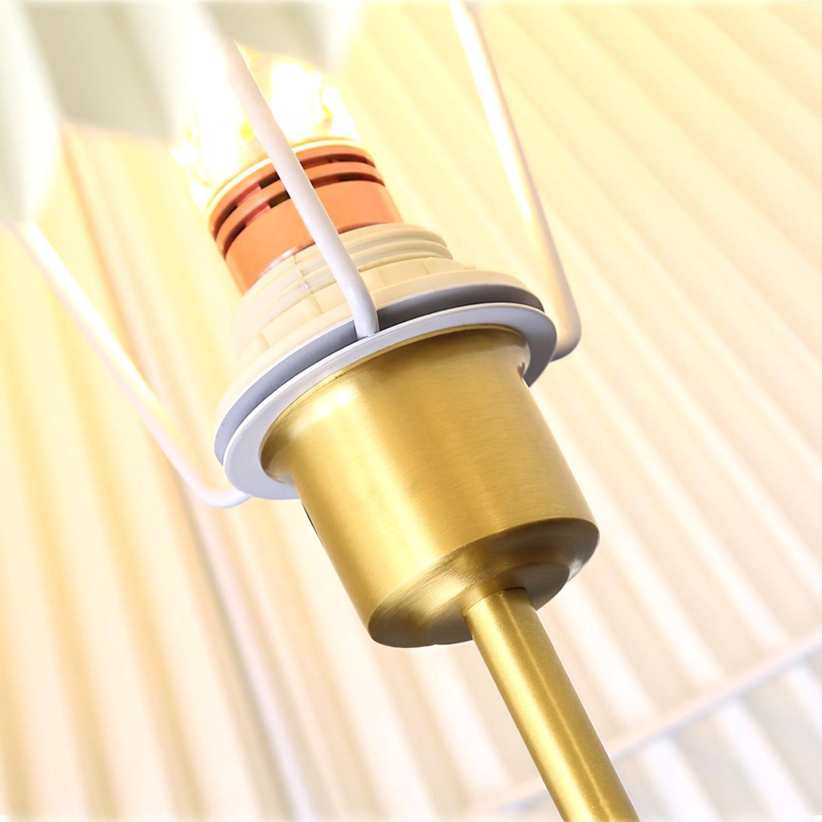 Syleina Minimalistische vloerlamp van massief hout