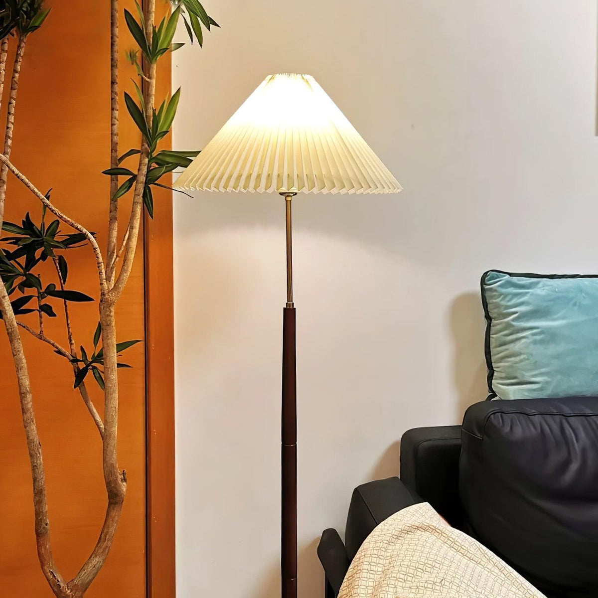Syleina Minimalistische vloerlamp van massief hout