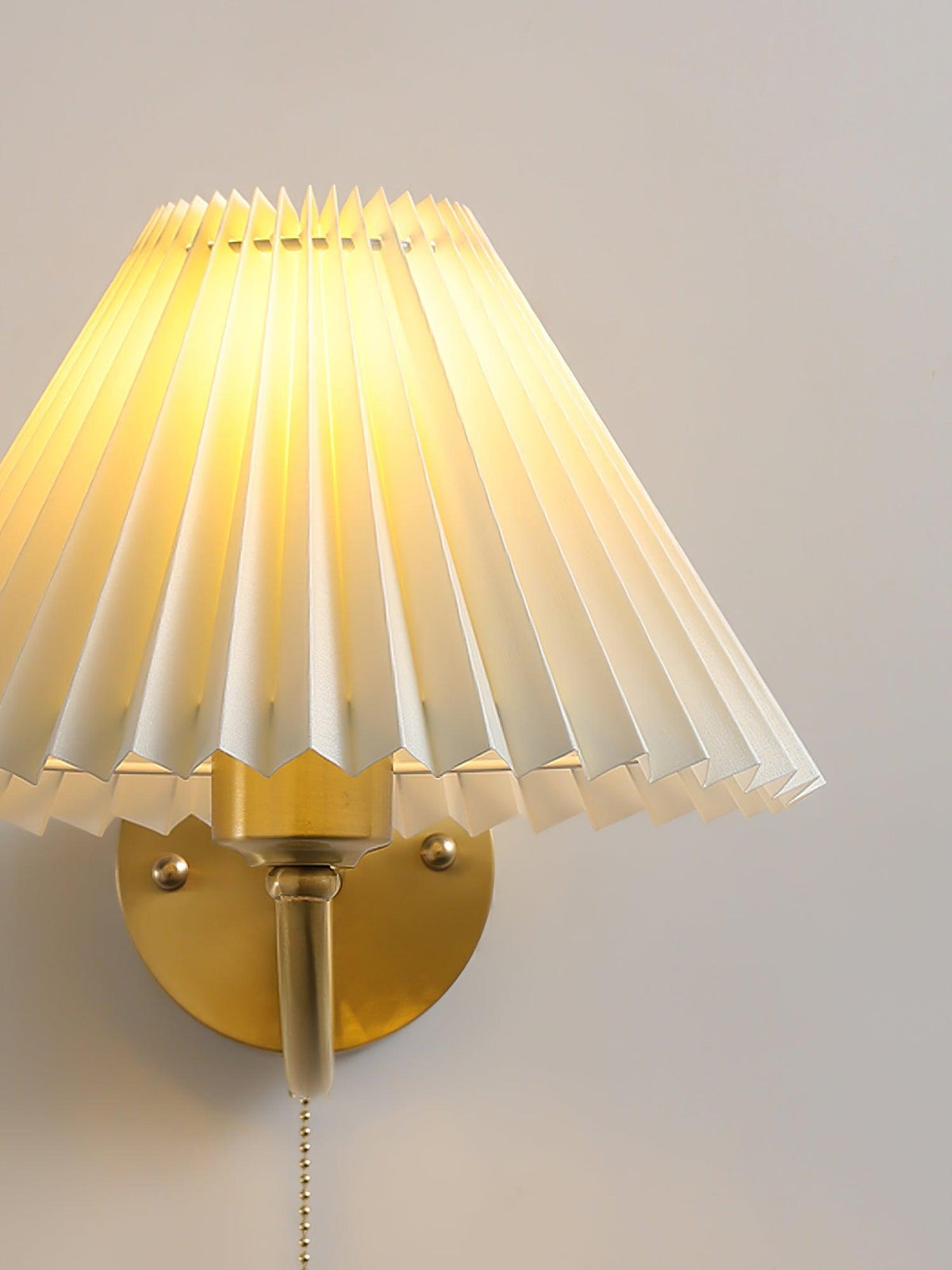Dovrin elegantie geplooide messing stoffen wandlamp