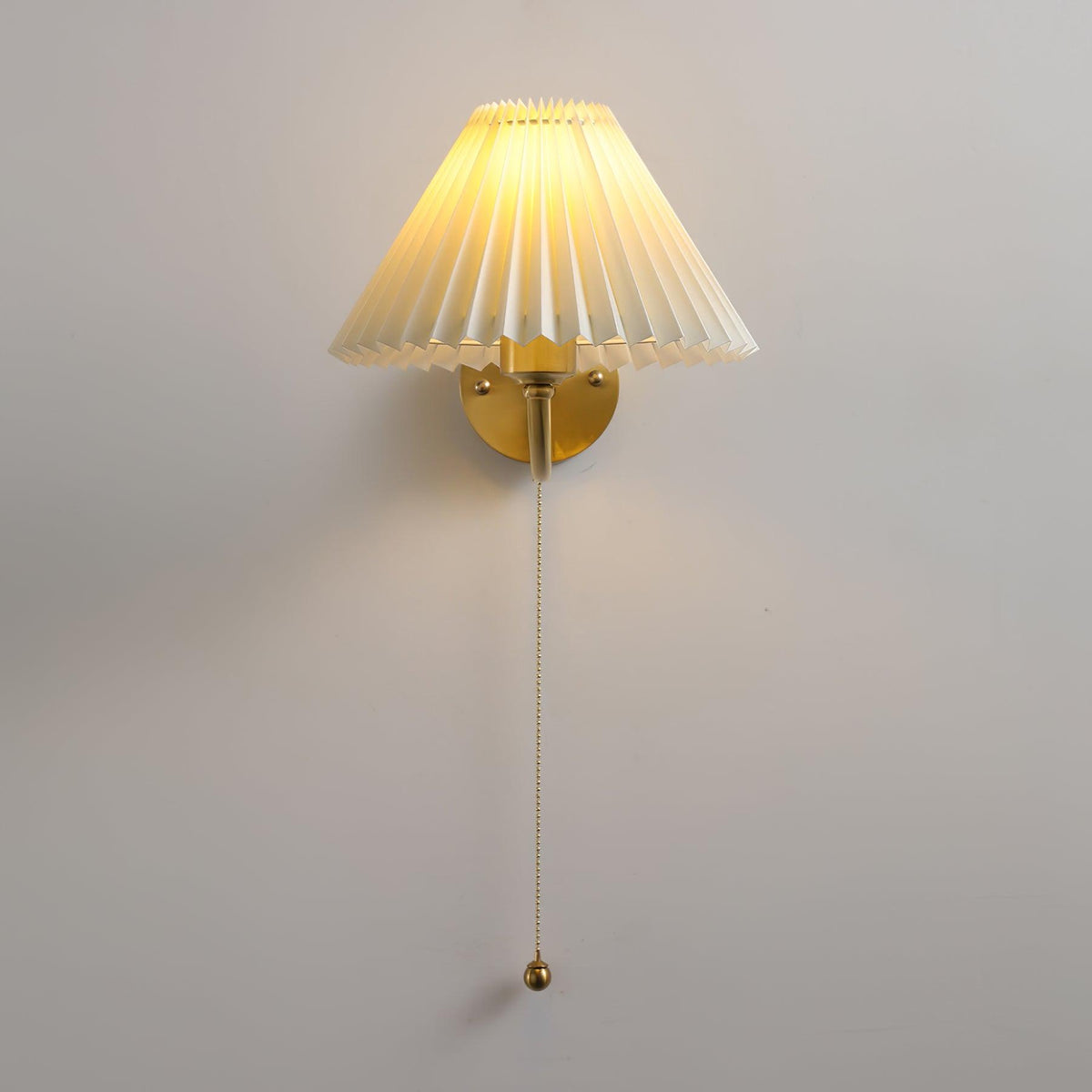 Dovrin elegantie geplooide messing stoffen wandlamp