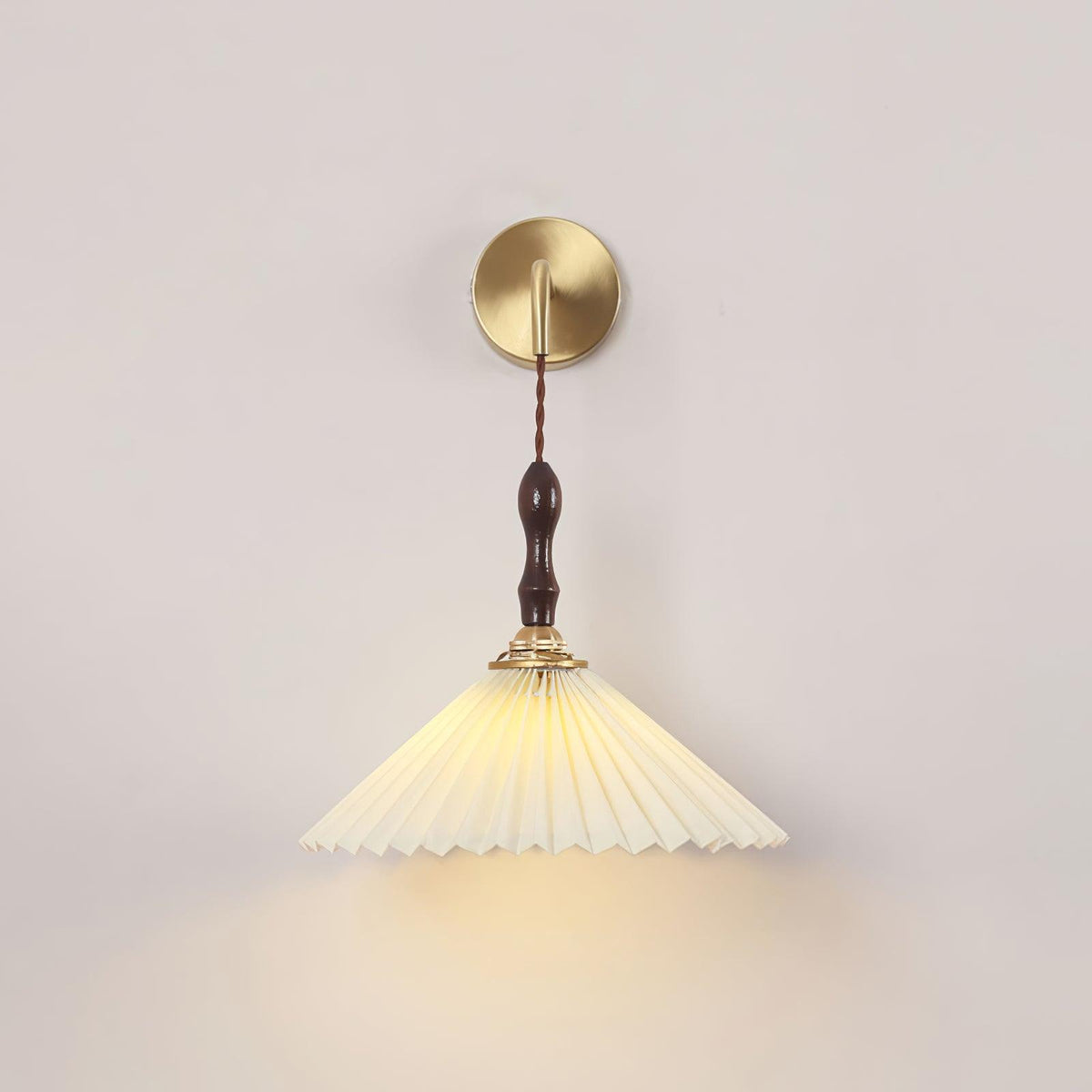 Mordan Premium wandlamp Elegante geplooide walnoot houten wandlamp