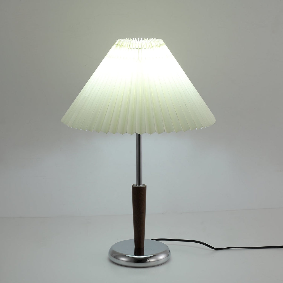 Aiden moderne tafellamp van hout