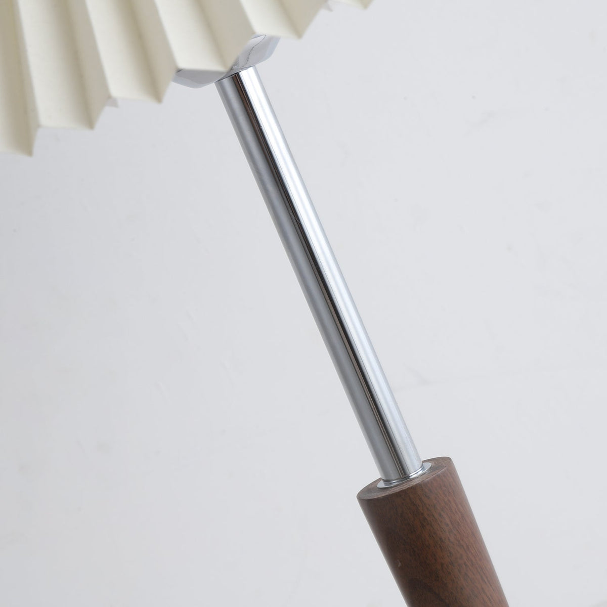 Aiden moderne tafellamp van hout