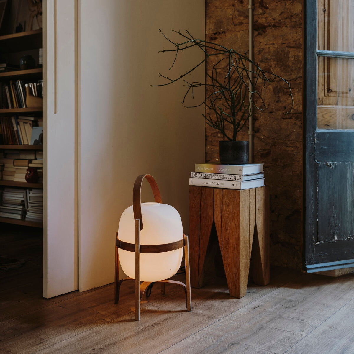 Lethra tafellamp van hout en glas