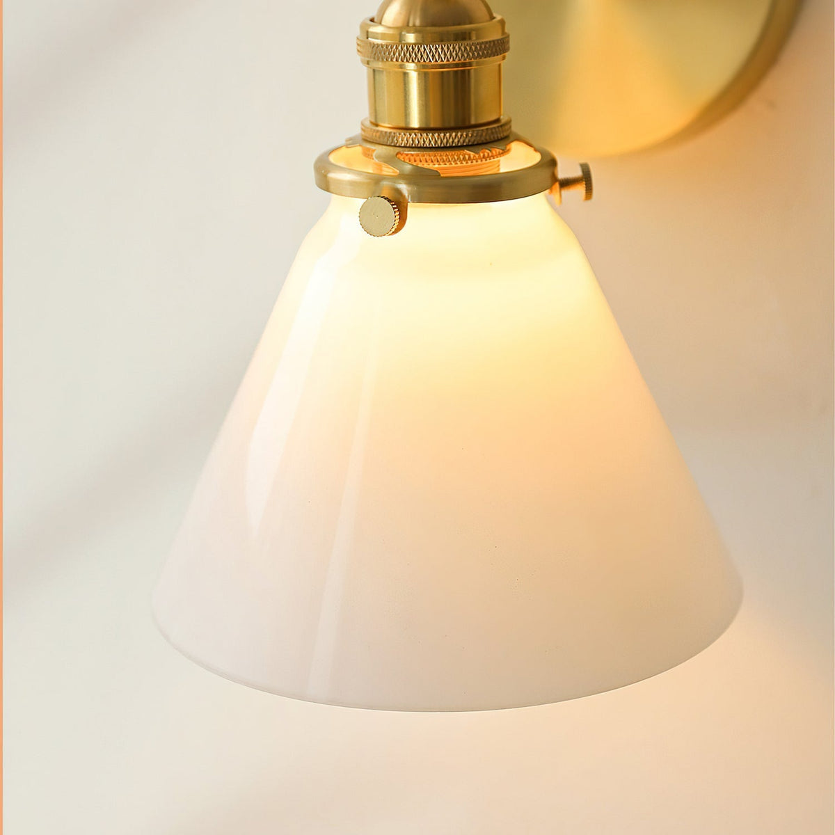 Viraorine wandlamp