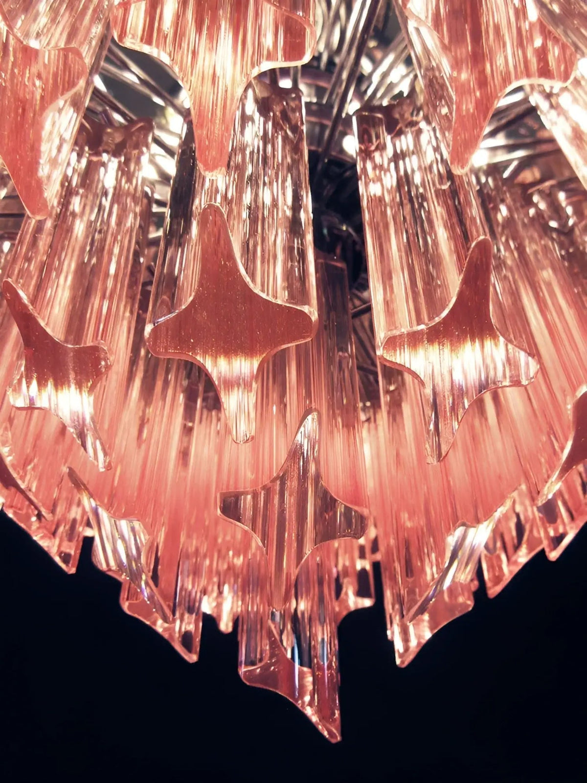 Celelaria Kroonluchter met Roze Glasprismen Geometrisch