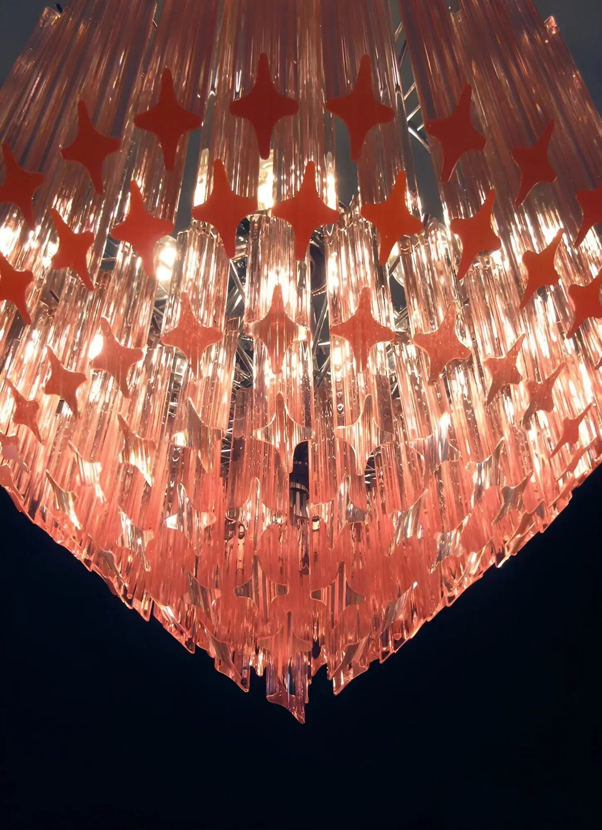 Celelaria Kroonluchter met Roze Glasprismen Geometrisch