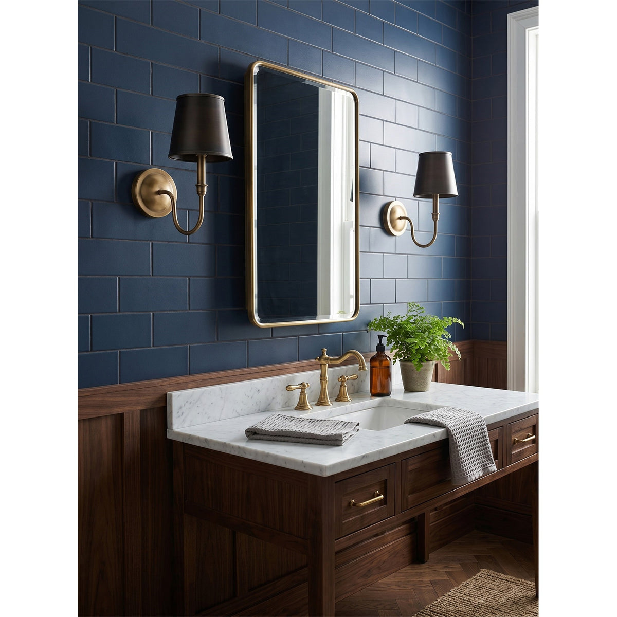 Liorisaria wandlamp