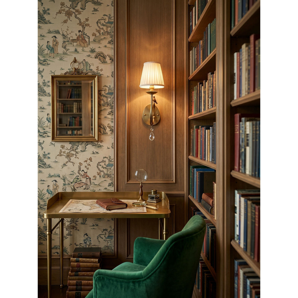 Orvienne wandlamp met stofkap in de vorm van een vogel
