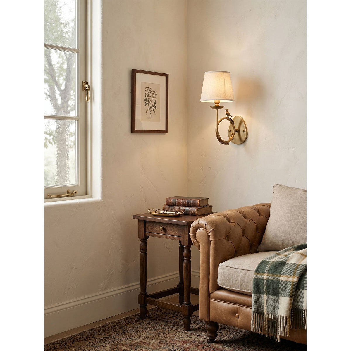 Orvienne wandlamp met stofkap in de vorm van een vogel
