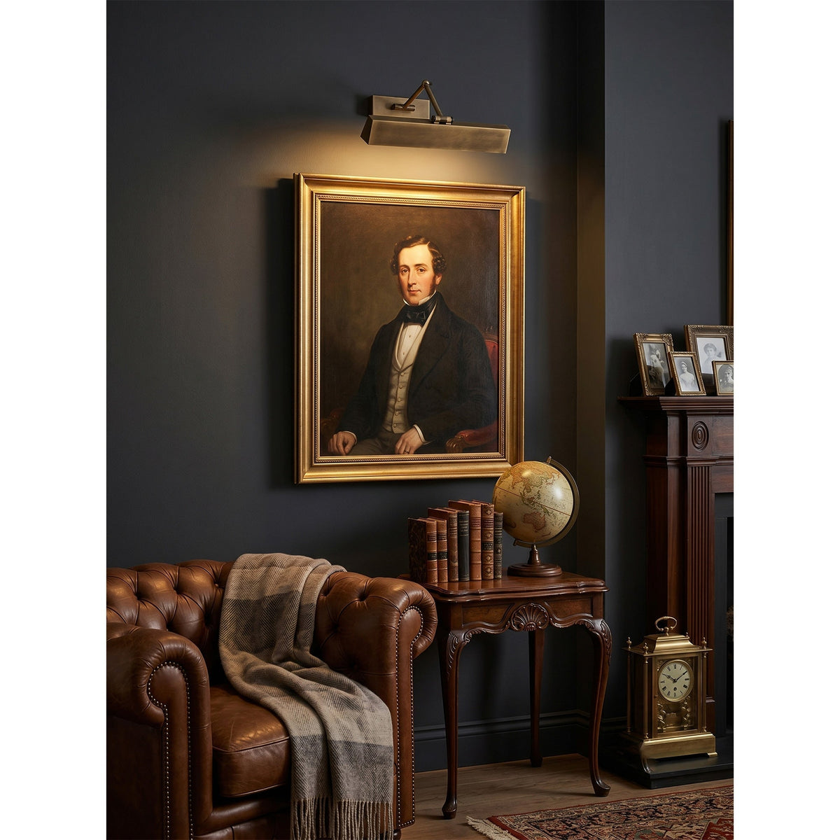 Auraraine wandlamp met rotatie in messing