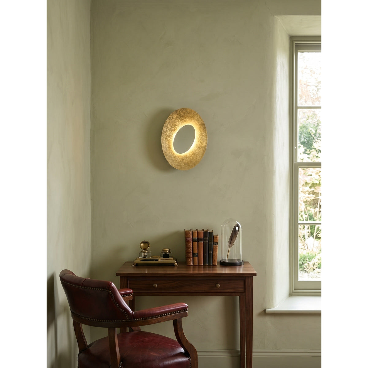 Orelalaine wandlamp met goudkleurige behuizing en kap