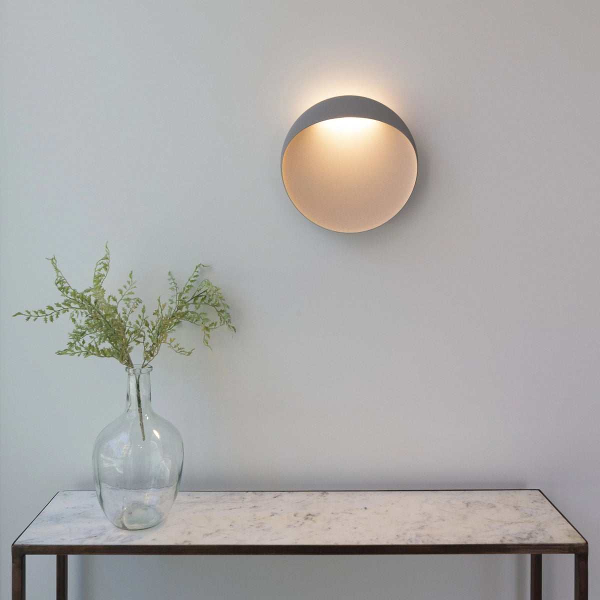 Flindt ronde wandlamp in aluminium