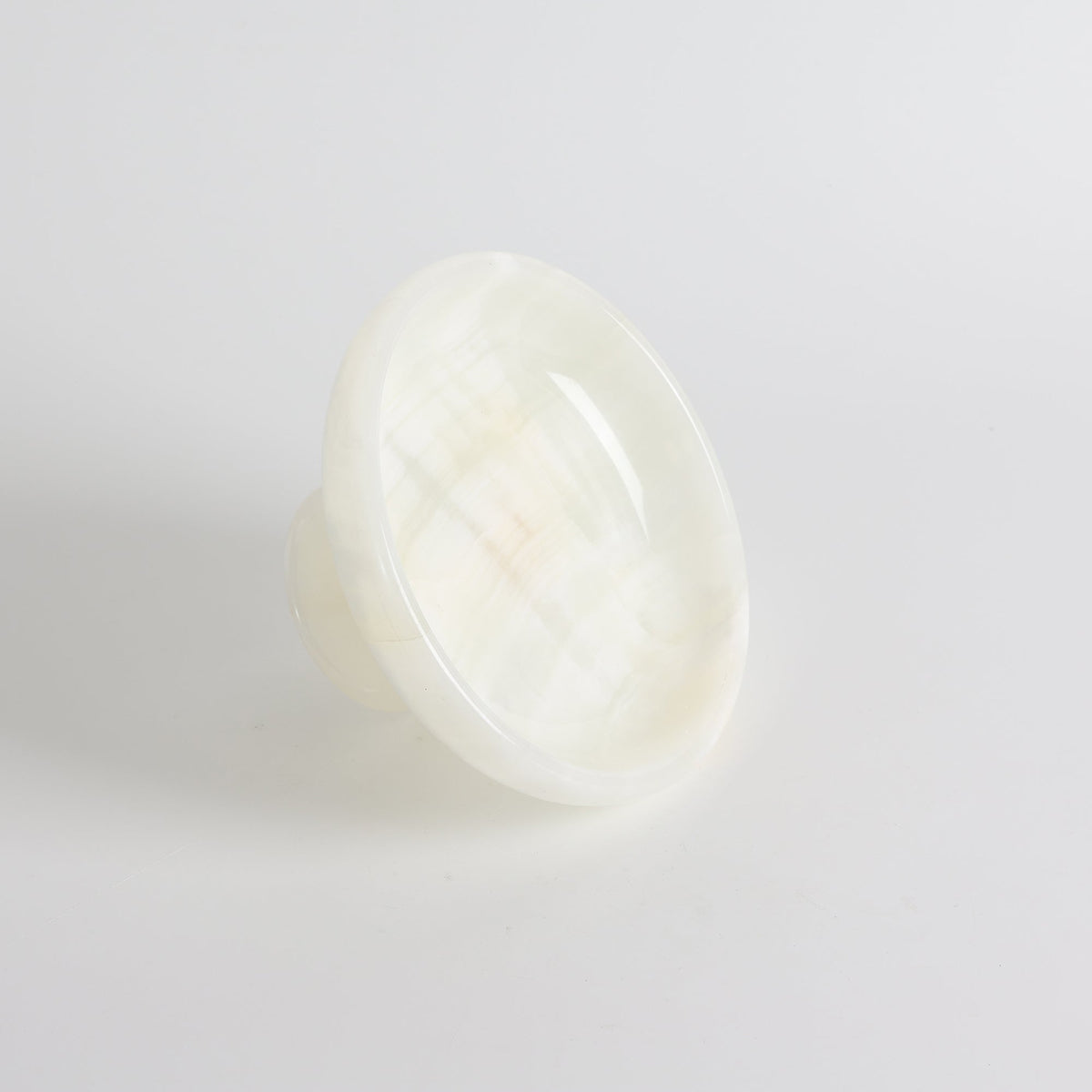 Henswick wit onyx voetstukkom