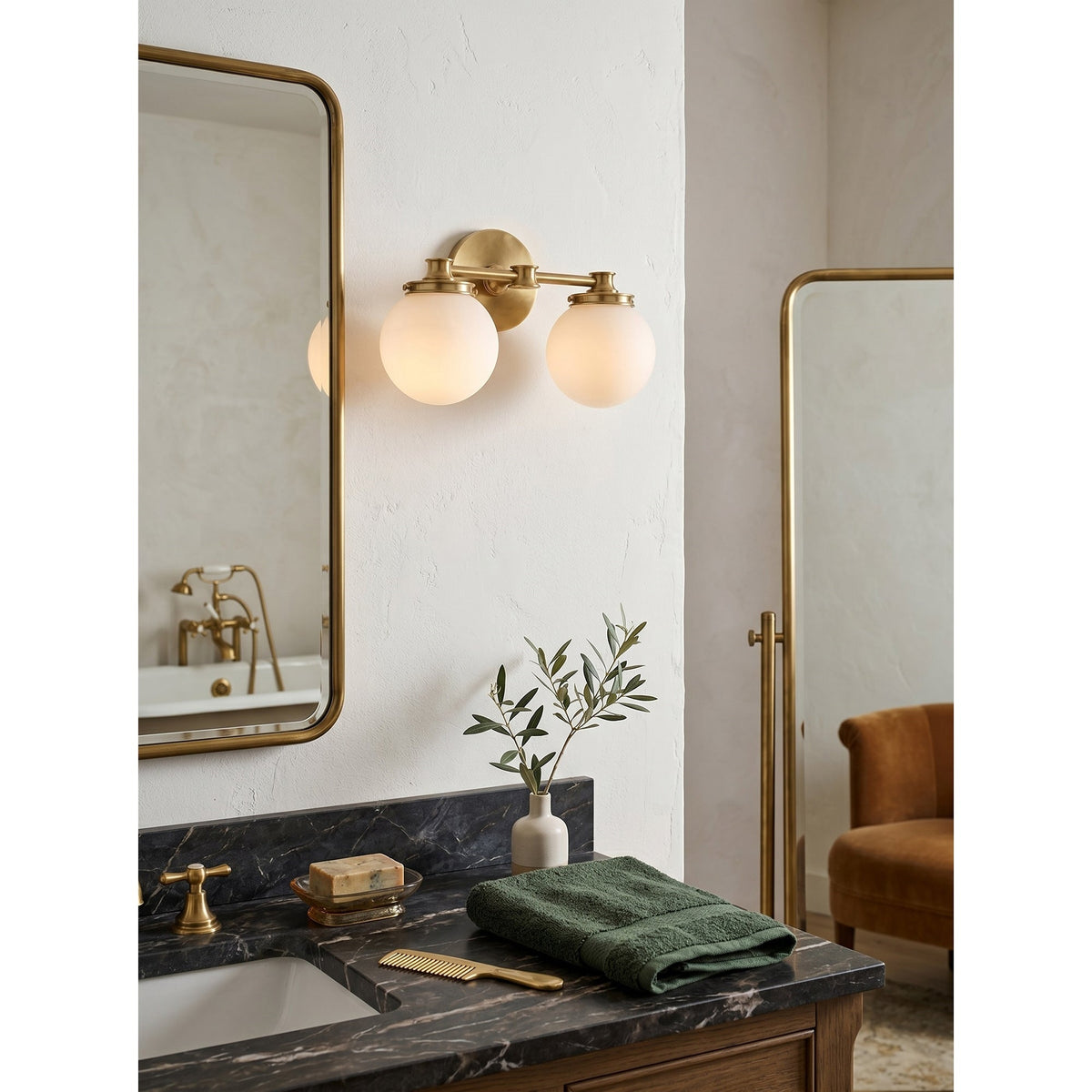 Hayes wandlamp met glazen bol