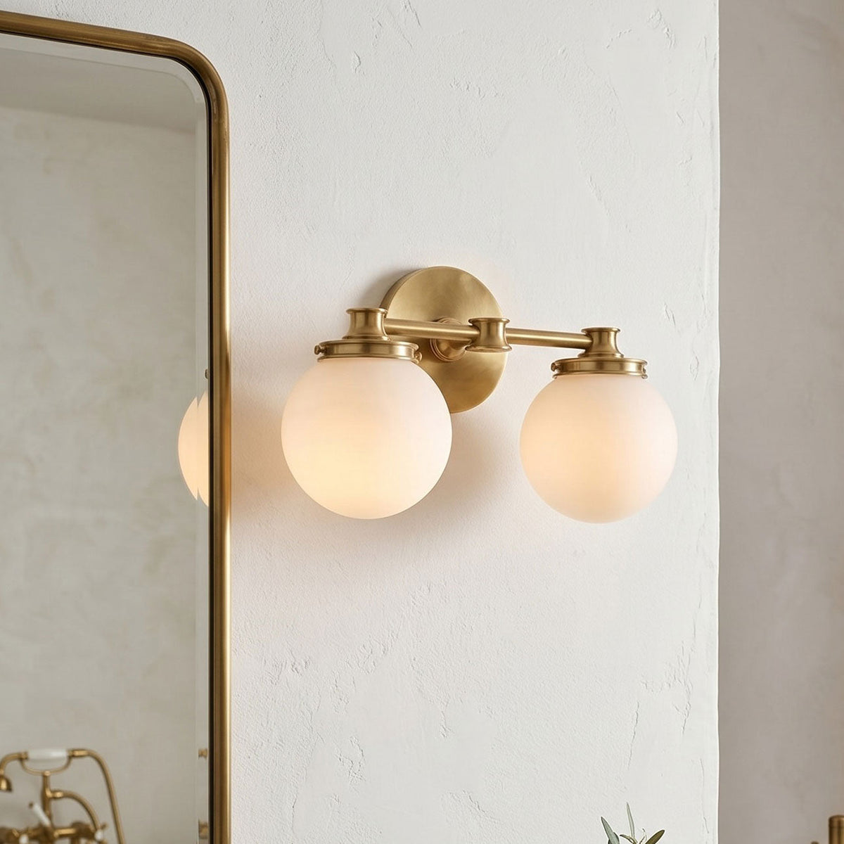 Hayes wandlamp met glazen bol