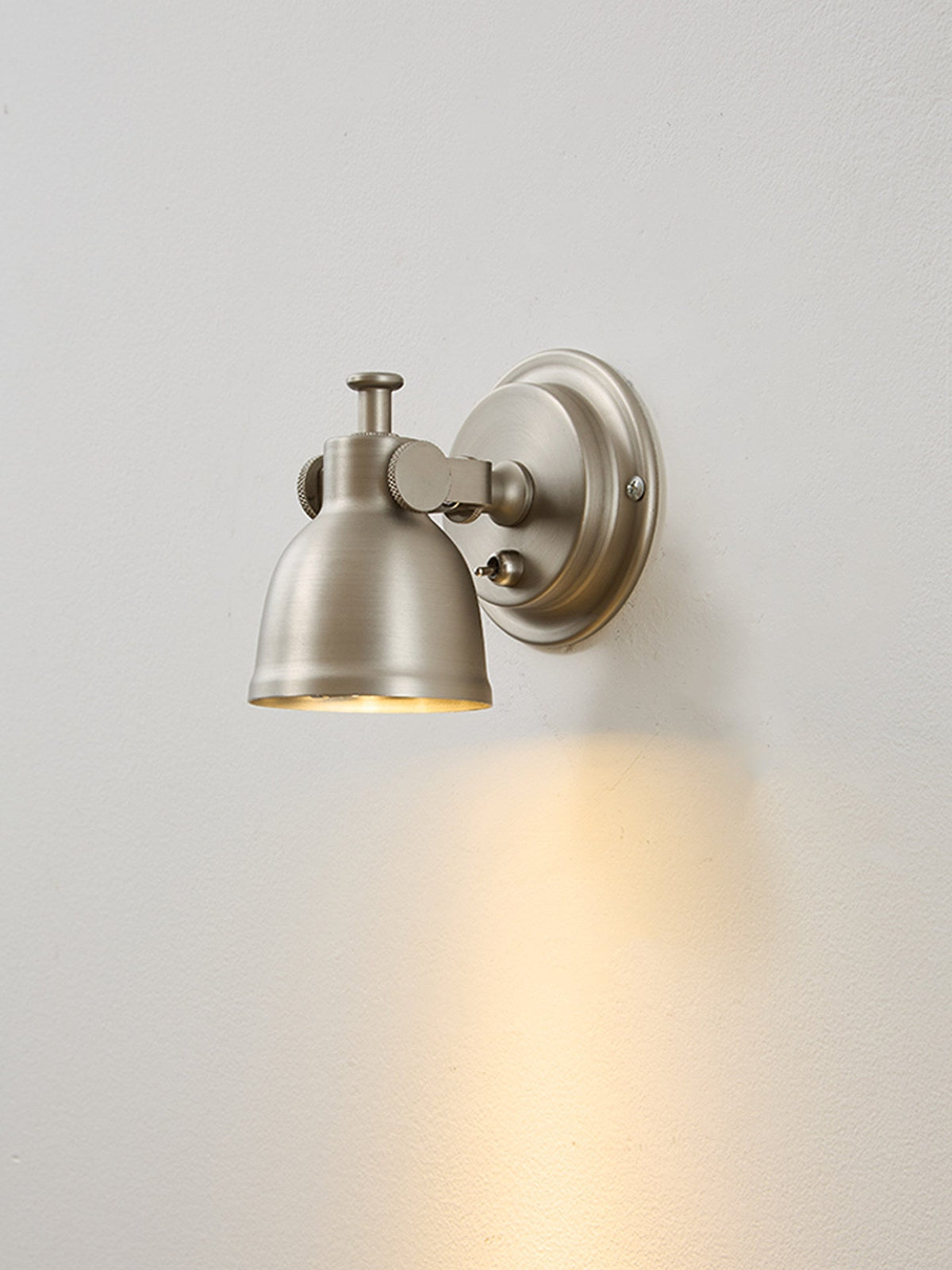 Kaldor wandlamp nikkel