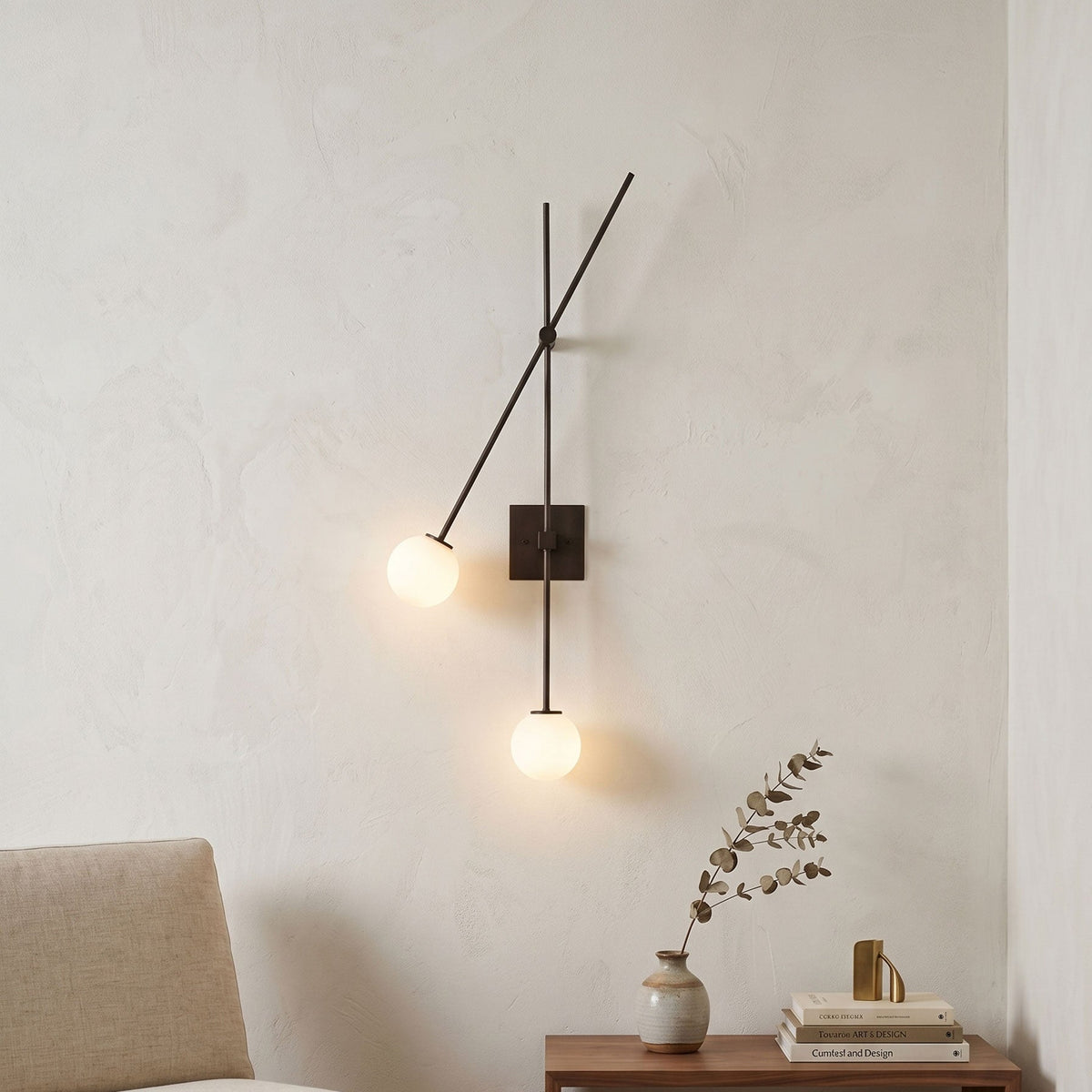 Vester wandlamp met goudkleurige afwerking en lampenkappen