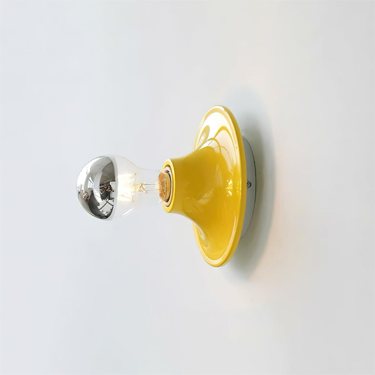 Lioreielle wandlamp geel