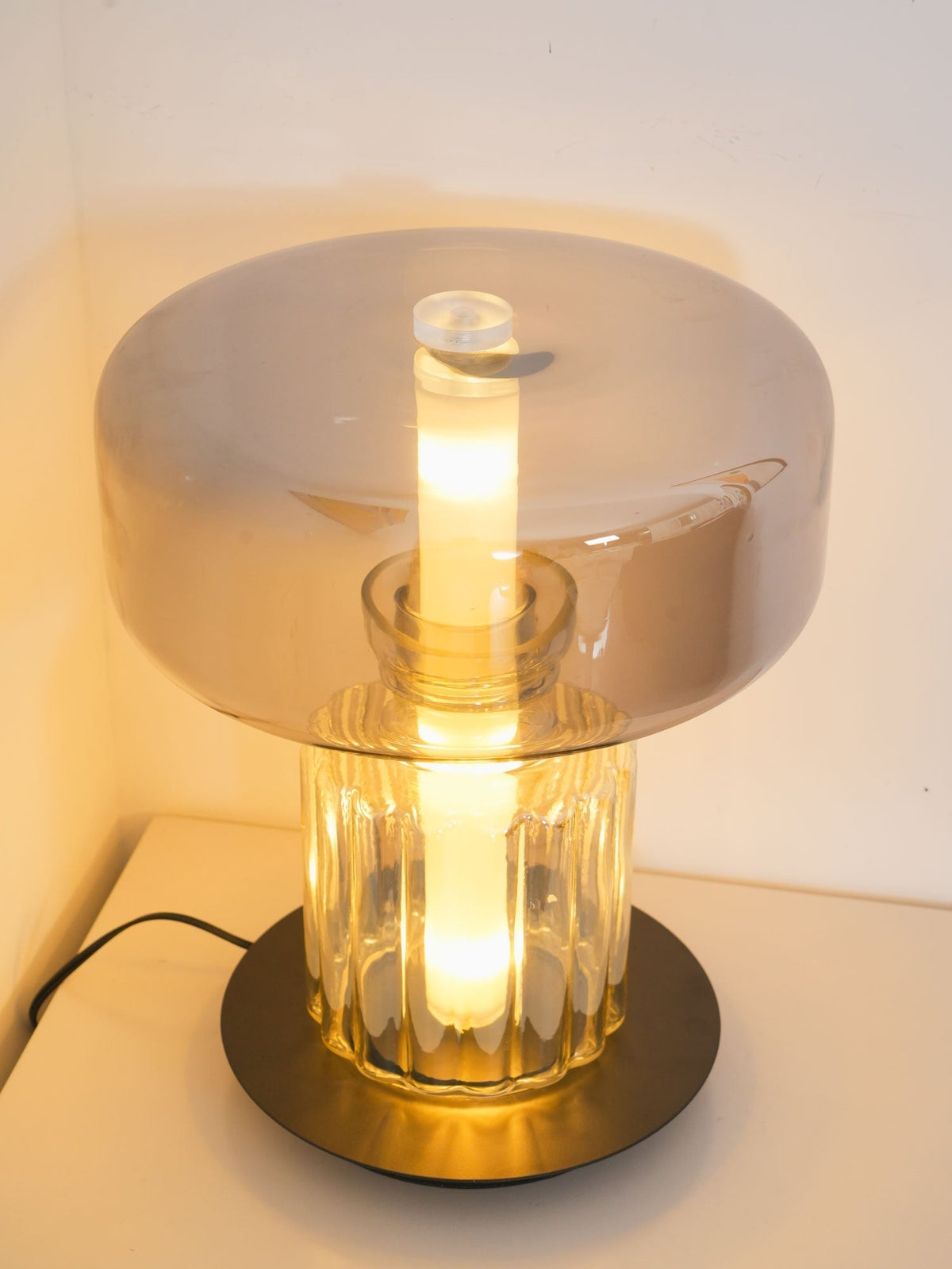 Svora moderne tafellamp van rookgrijs glas