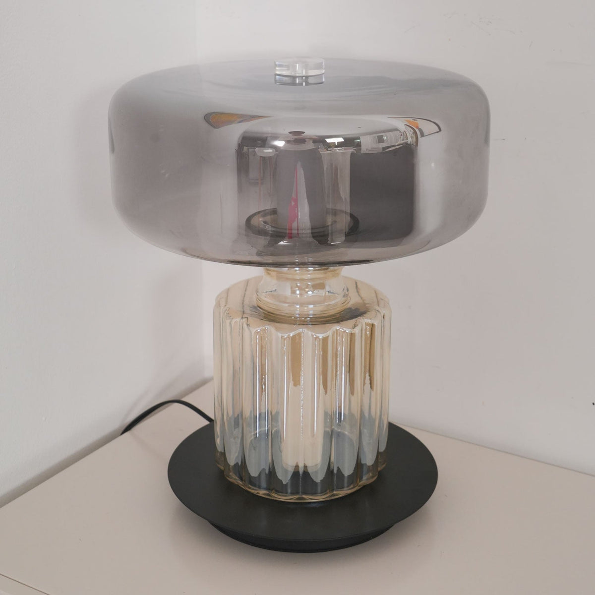 Svora moderne tafellamp van rookgrijs glas