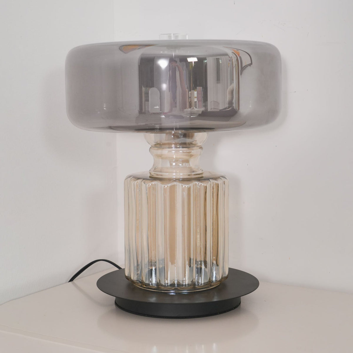 Svora moderne tafellamp van rookgrijs glas
