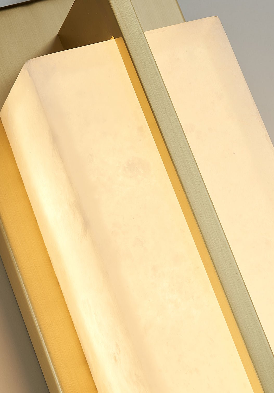 Laxor albast messing wandlamp
