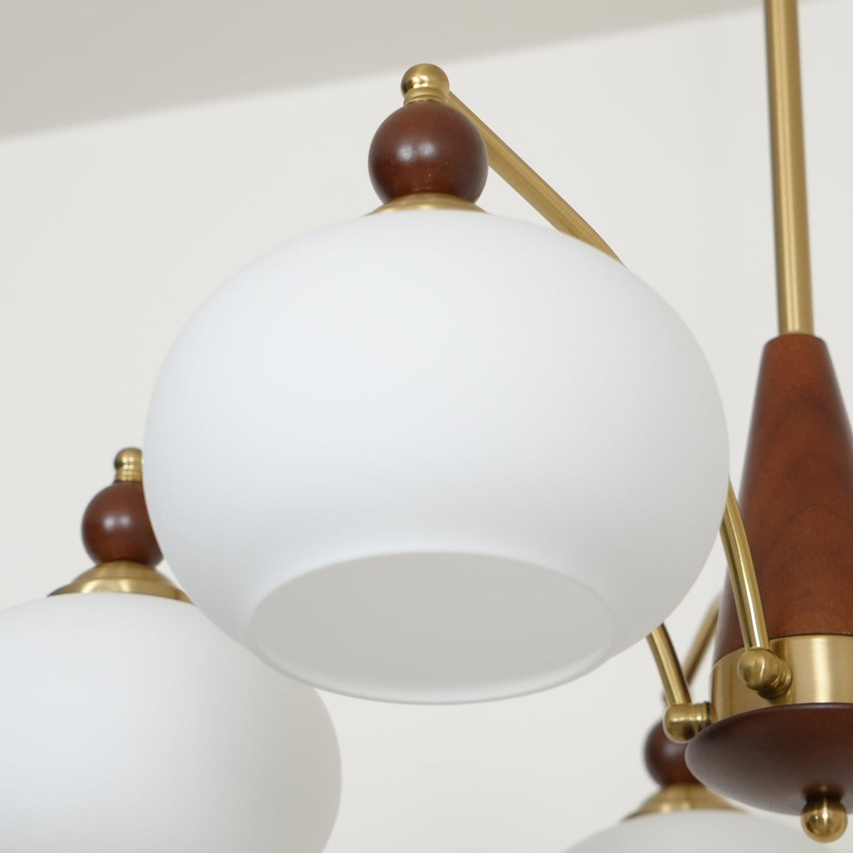 Vevely Retro hanglamp van messing met gele glasbol