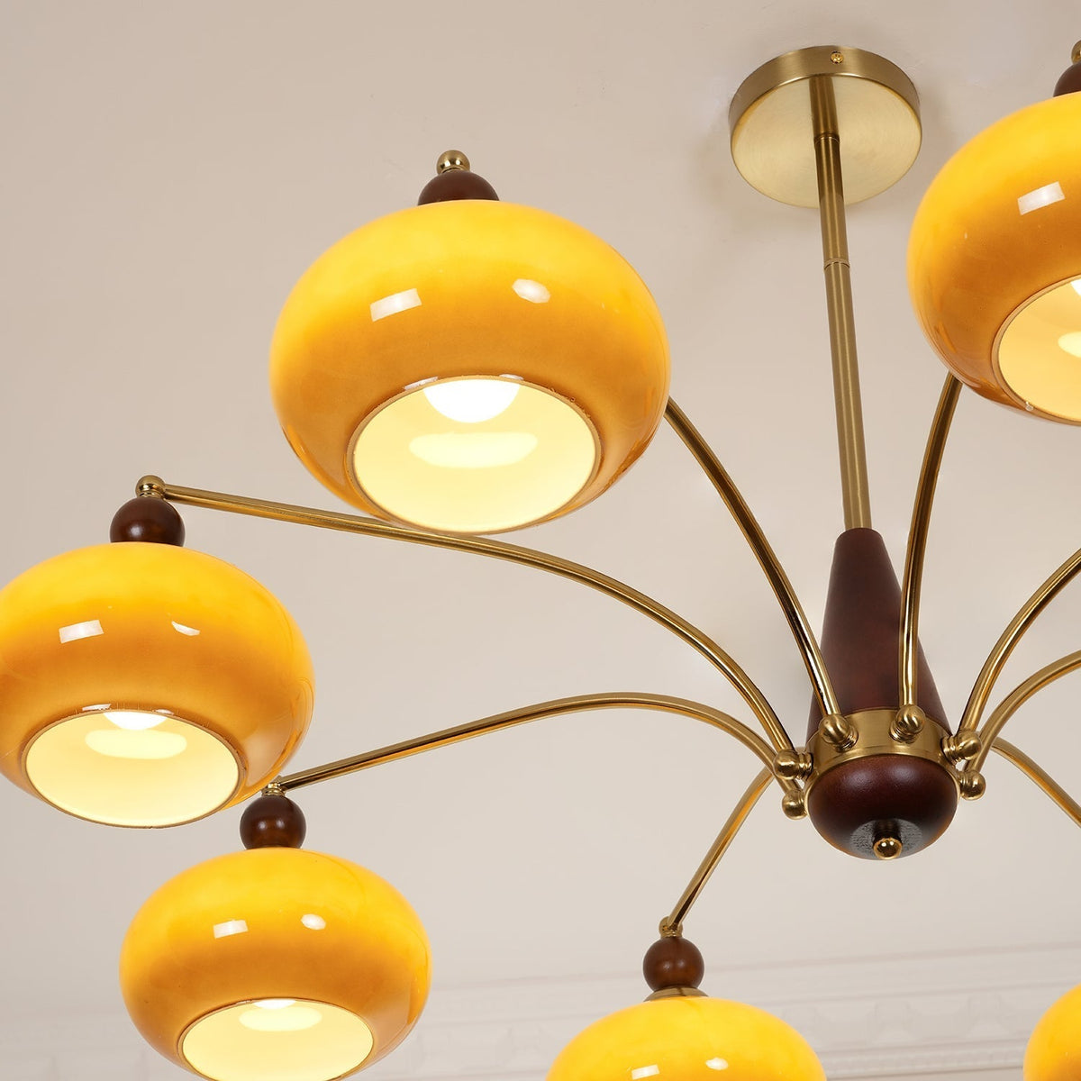 Vevely Retro hanglamp van messing met gele glasbol