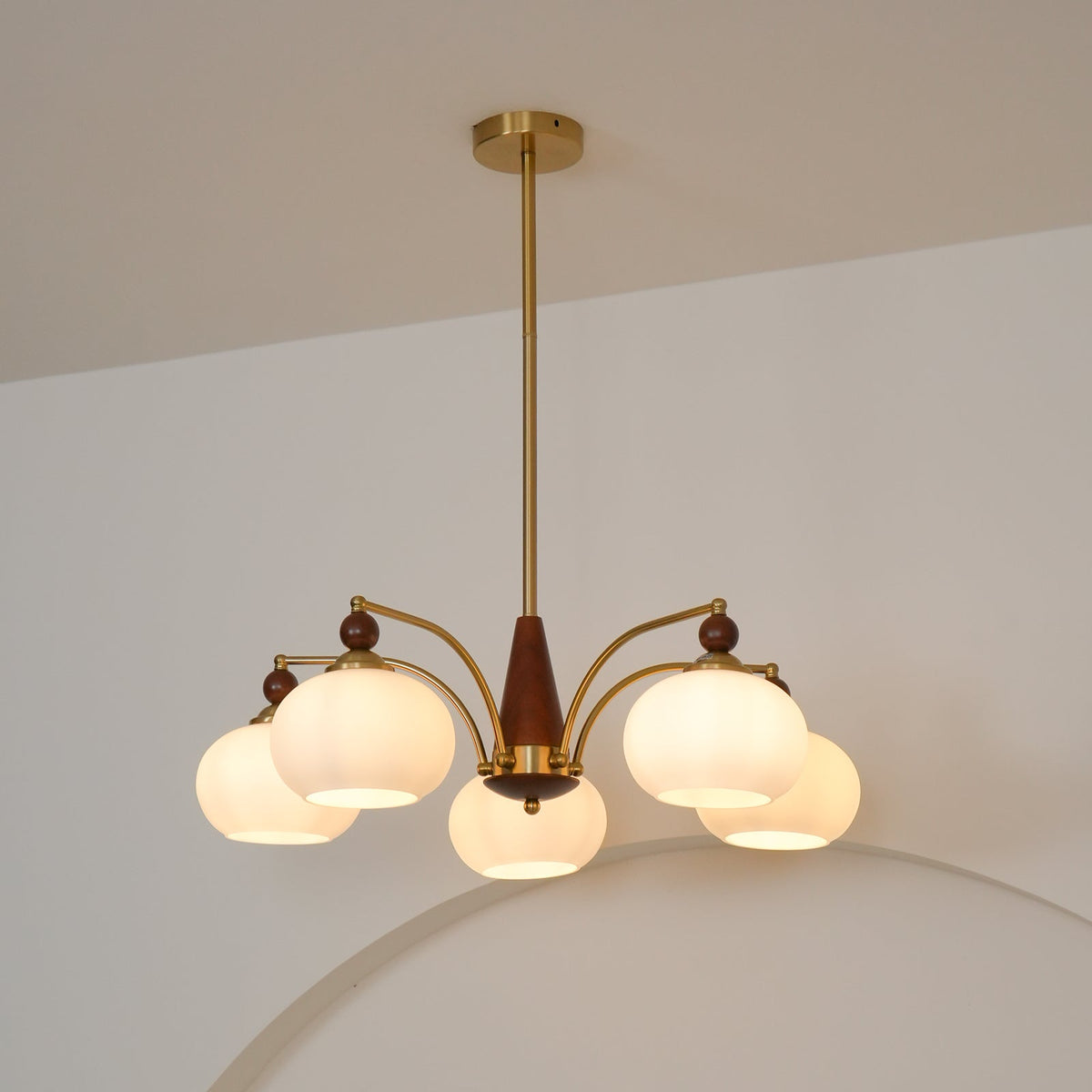 Vevely Retro hanglamp van messing met gele glasbol