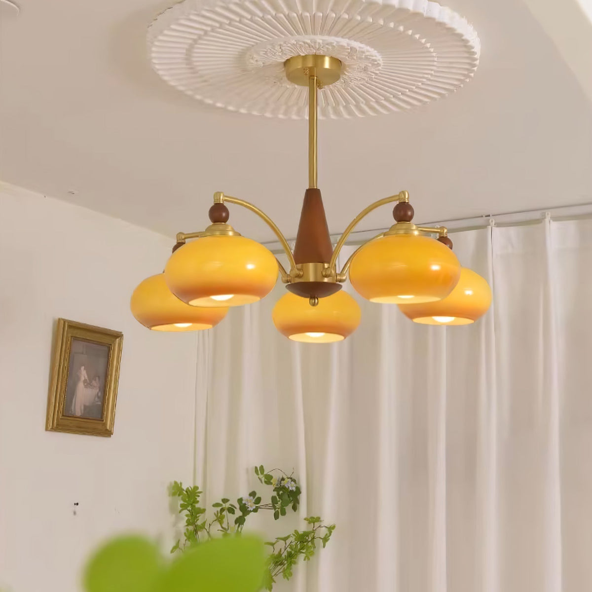 Vevely Retro hanglamp van messing met gele glasbol