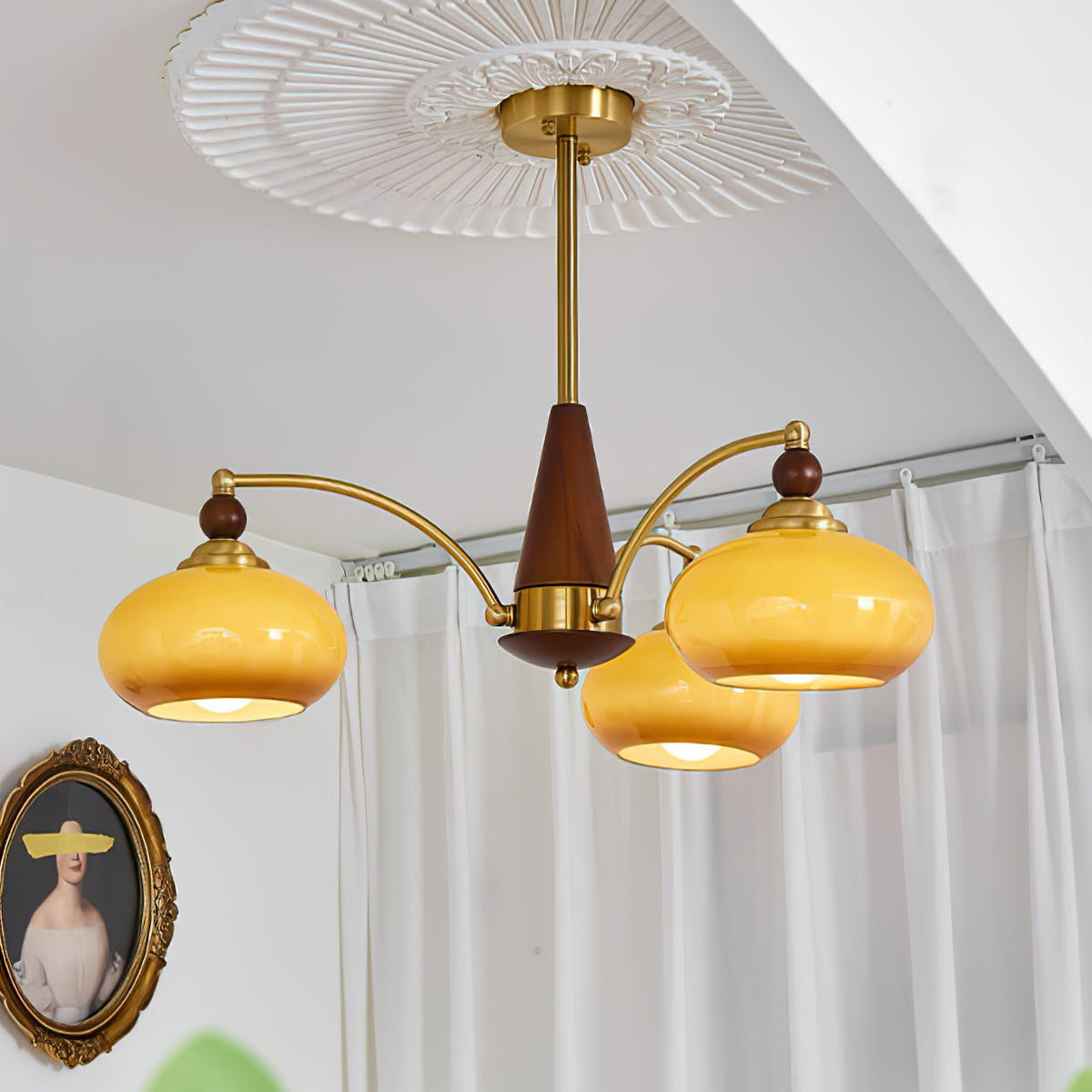 Vevely Retro hanglamp van messing met gele glasbol