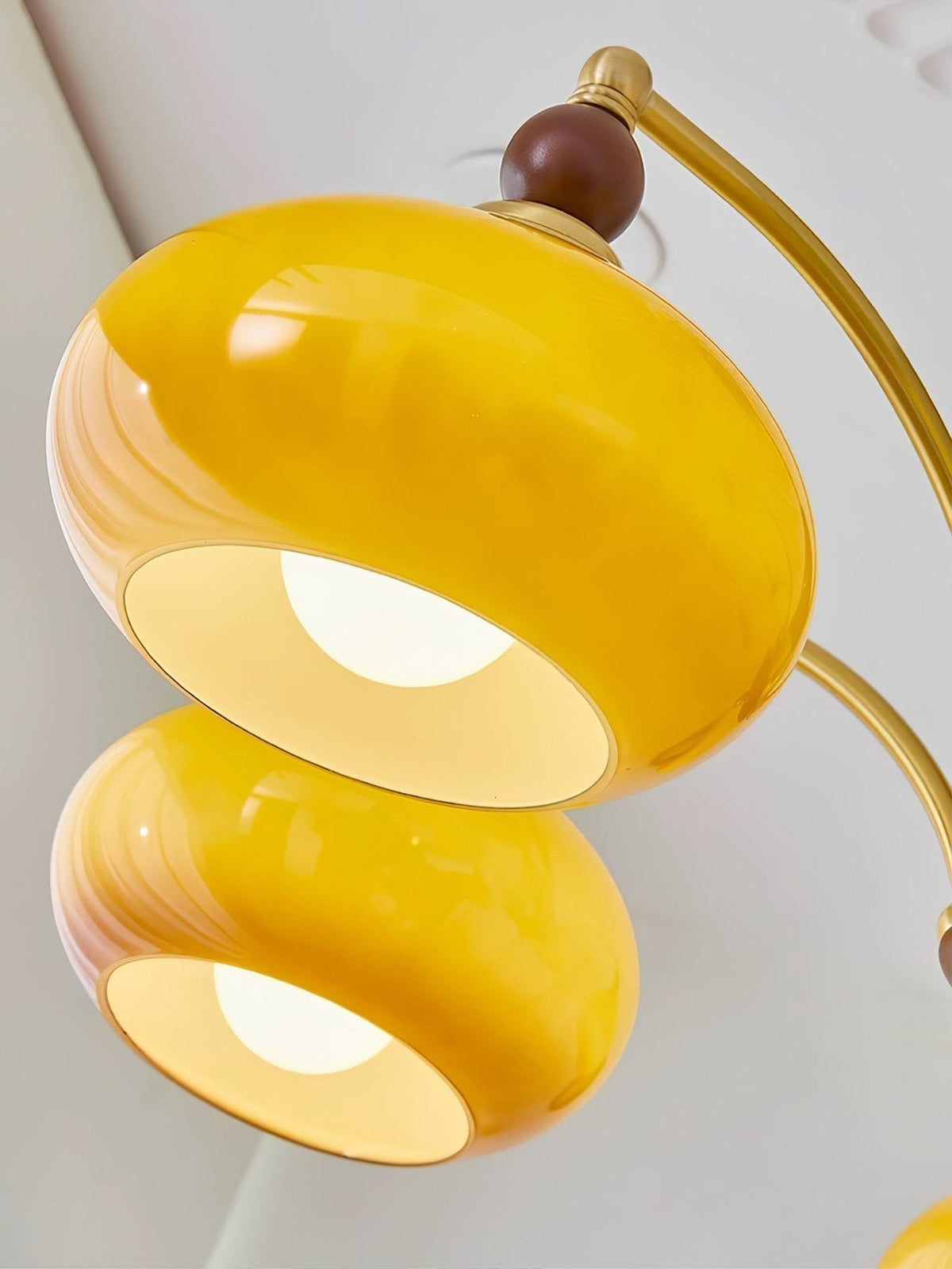 Vevely Retro hanglamp van messing met gele glasbol