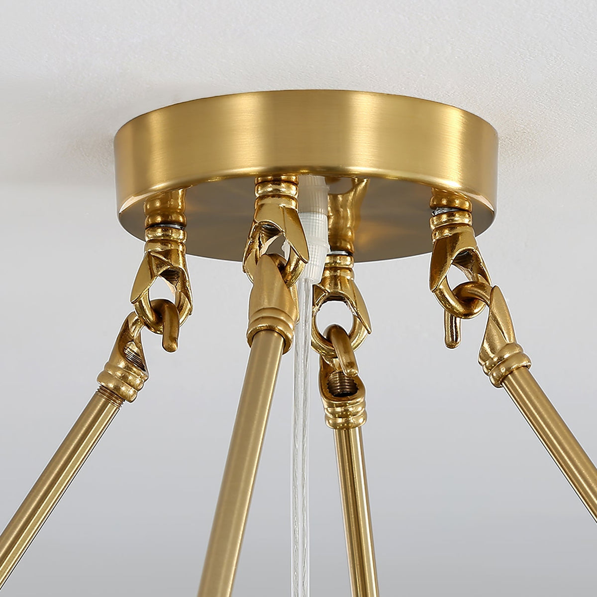 Veluaya plafondlamp met ribbelvormige glazen kap in goudkleurige afwerking