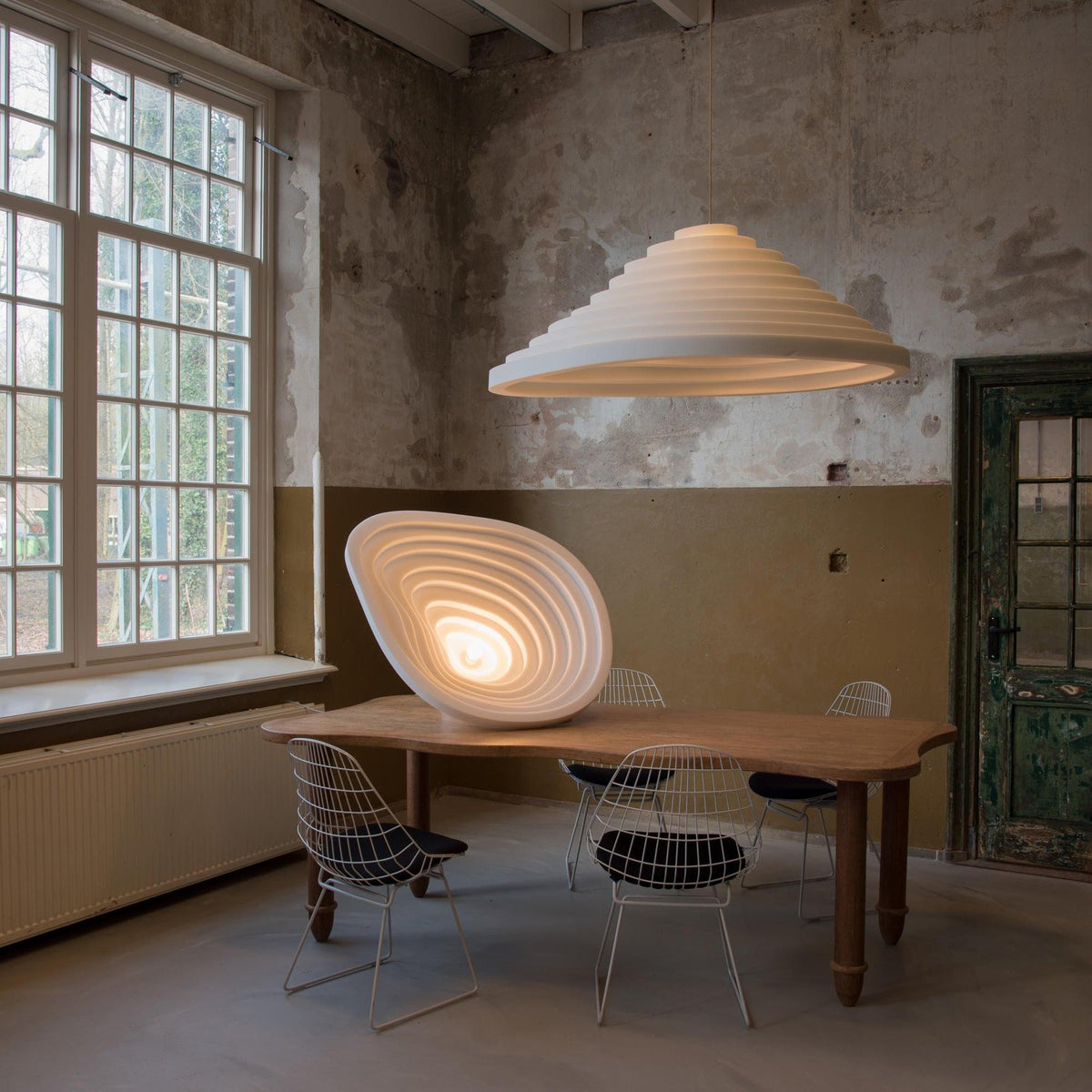 Niruise minimalistische hanglamp van hars