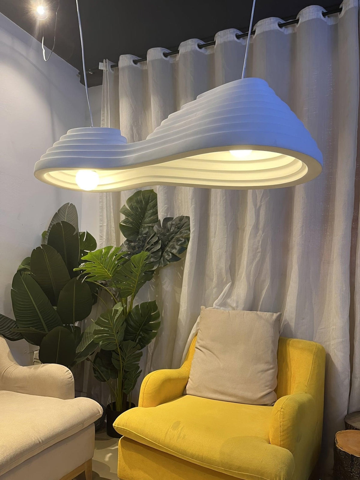 Niruise minimalistische hanglamp van hars