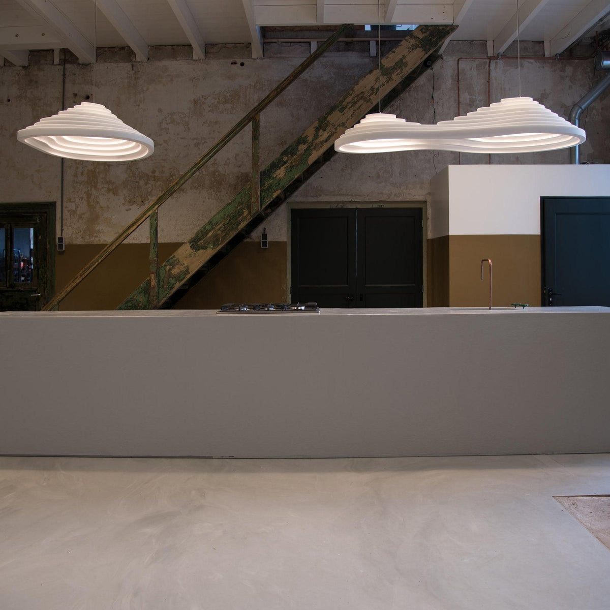 Niruise minimalistische hanglamp van hars