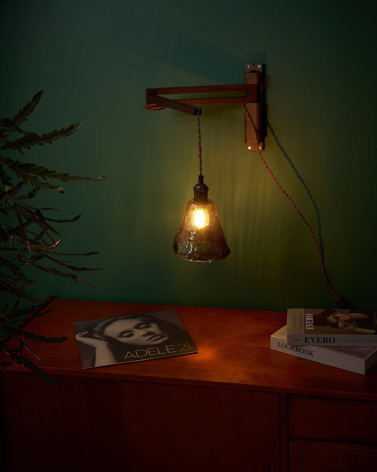 Mirisaria wandlamp