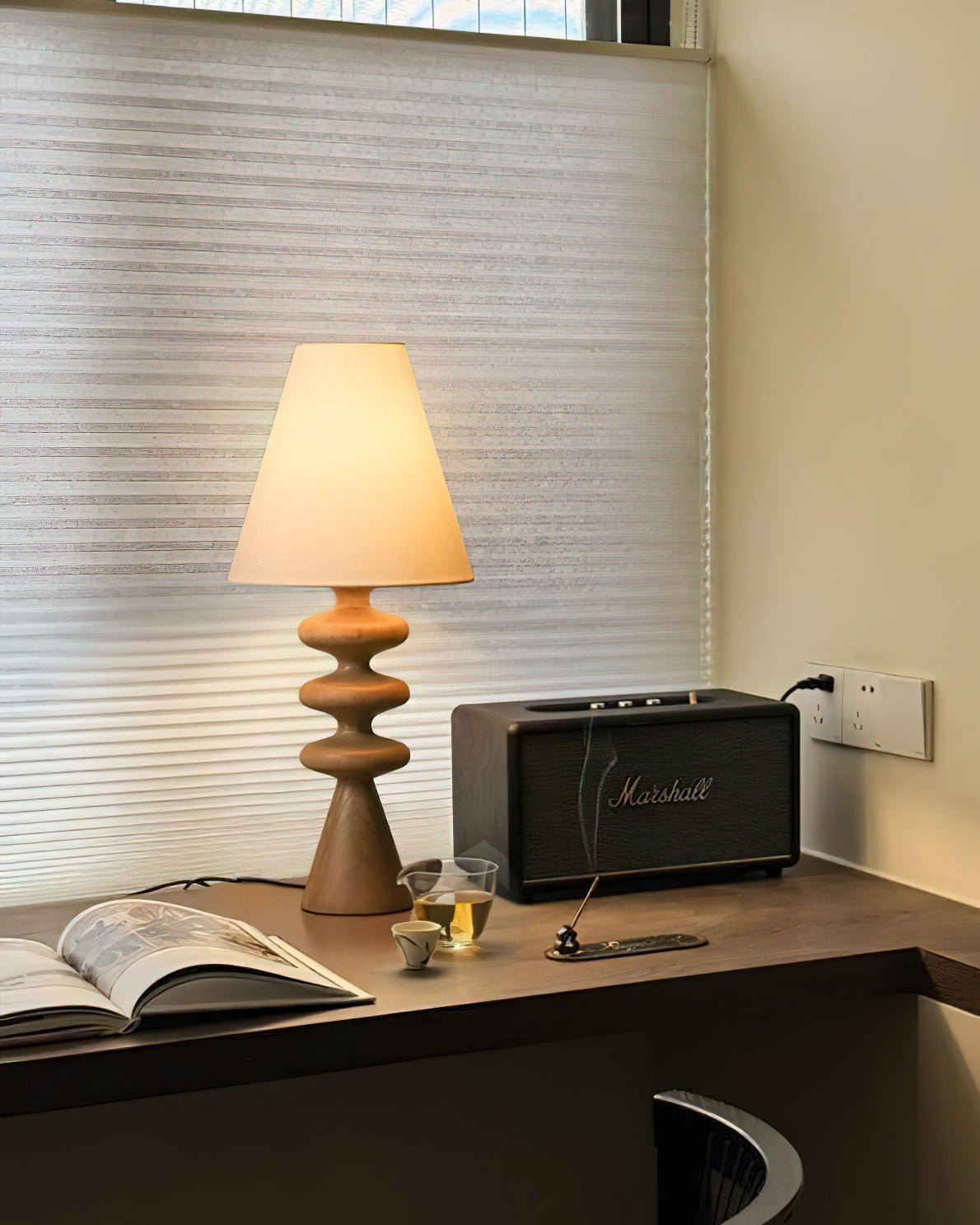 Zelms moderne tafellamp van hout
