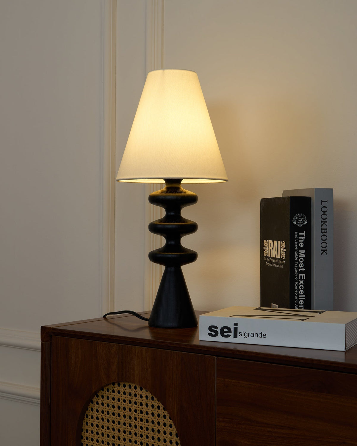 Zelms moderne tafellamp van hout